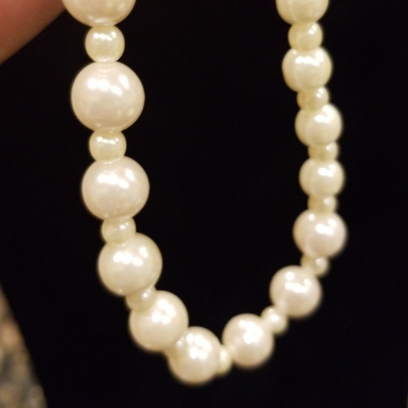 Vintage Pearl Necklace - Picture 5 of 8